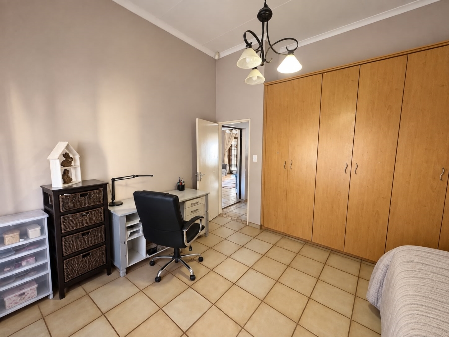 2 Bedroom Property for Sale in Waterval East North West